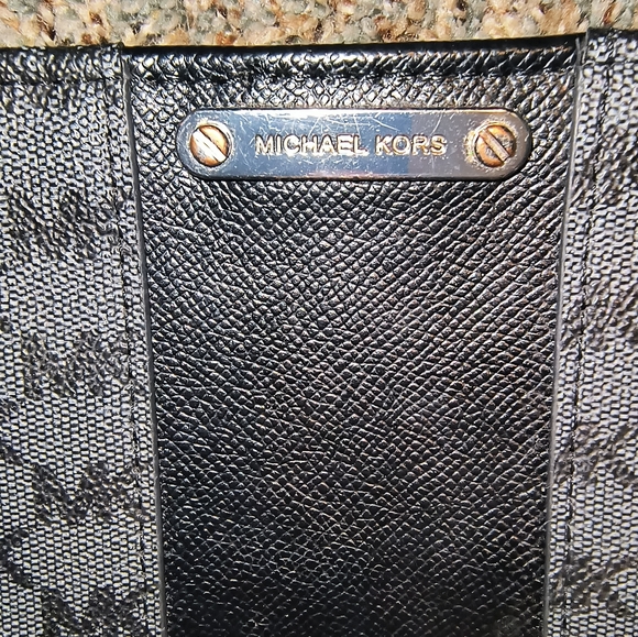 Michael Kors Belt Bag. - Picture 5 of 5